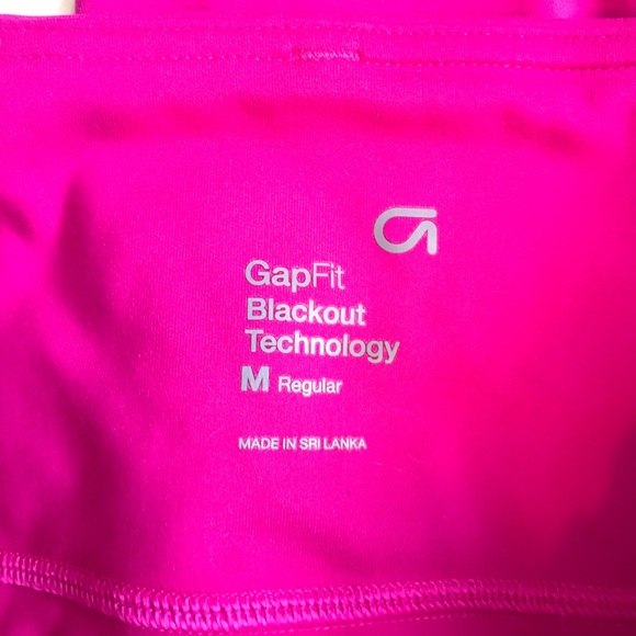 Gap blackout tech crop - Picture 2 of 3